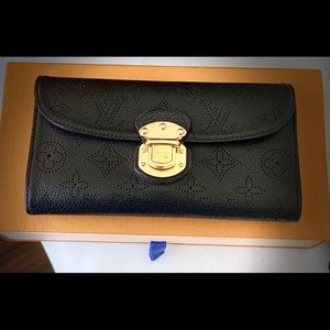 LOUIS VUITTON MAHINA Wallet